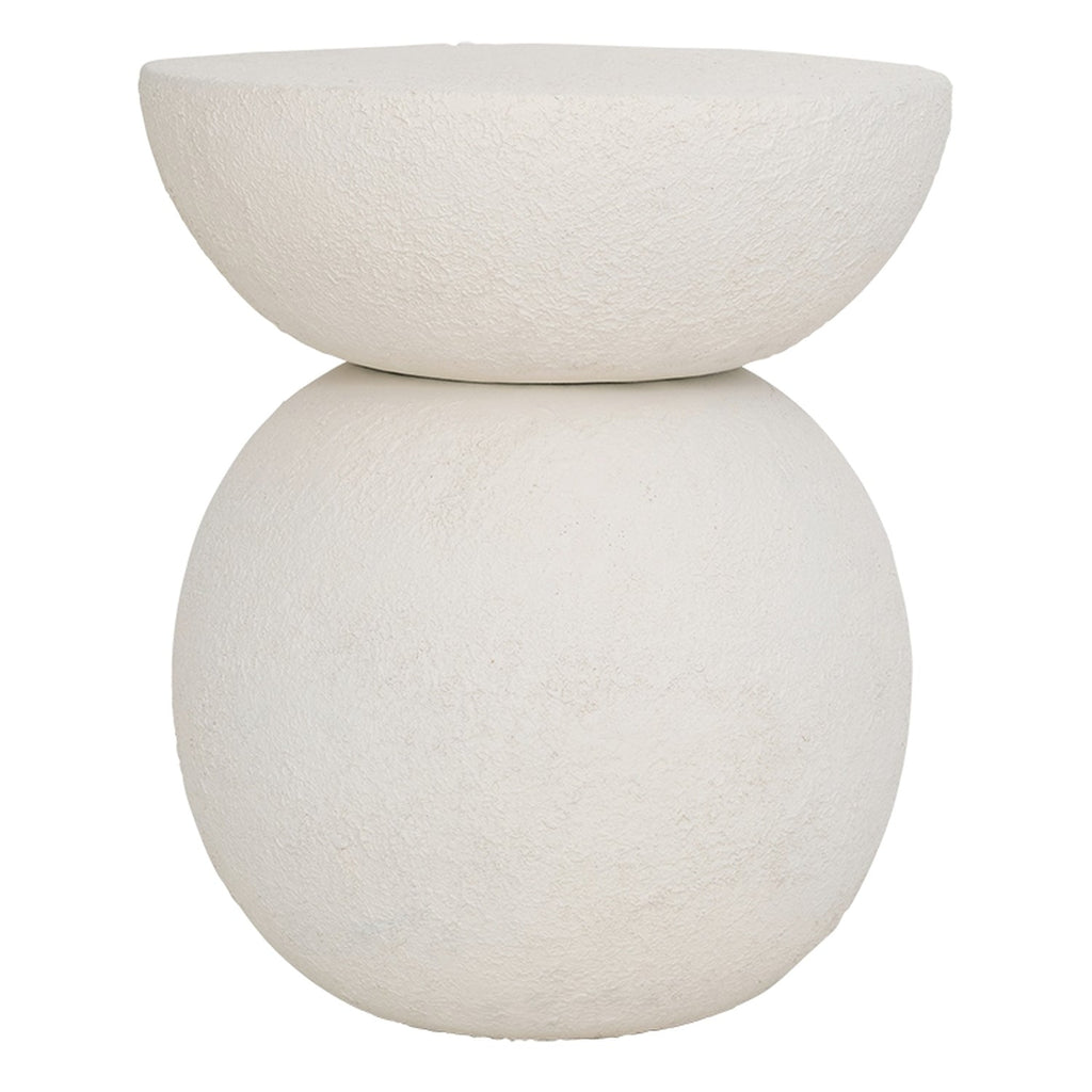Table d'appoint ronde en métal faite à la main et organique, finition blanc cassé texturé brut, pour chambre ou salon.