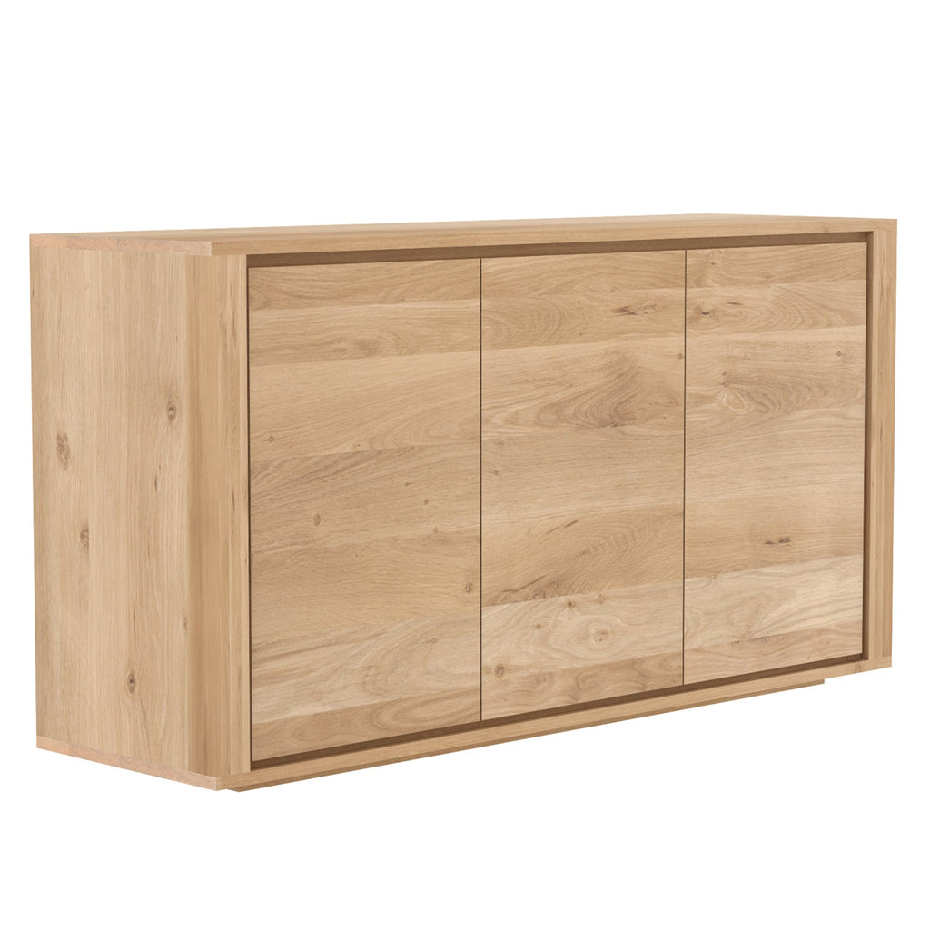 Buffet 3 portes minimaliste en chêne européen avec base flottante et lignes épurées pour salon ou salle à manger