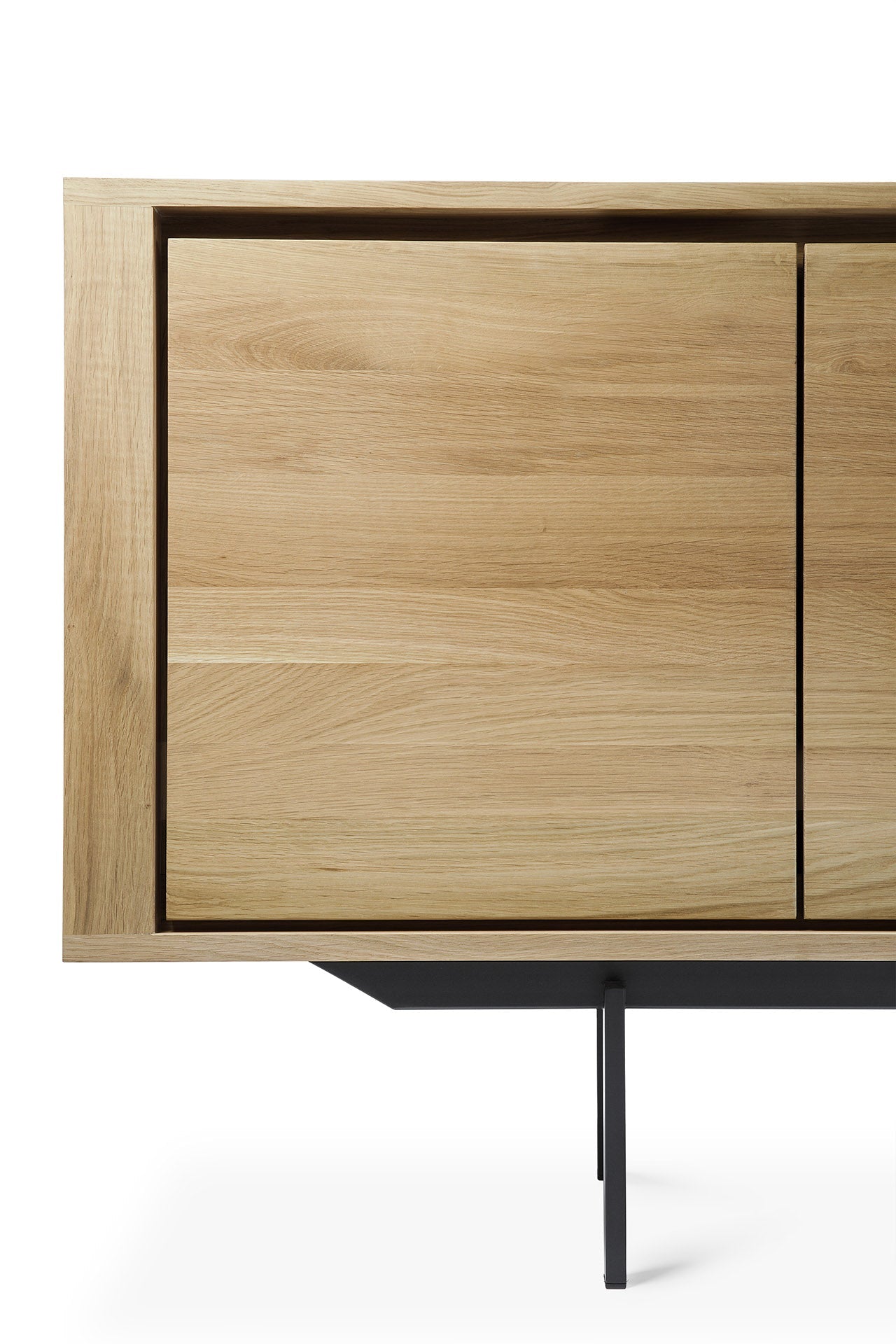 Enfilade minimaliste en chêne massif 3 portes 3 tiroirs avec piètement en métal noir pour salon ou salle à manger