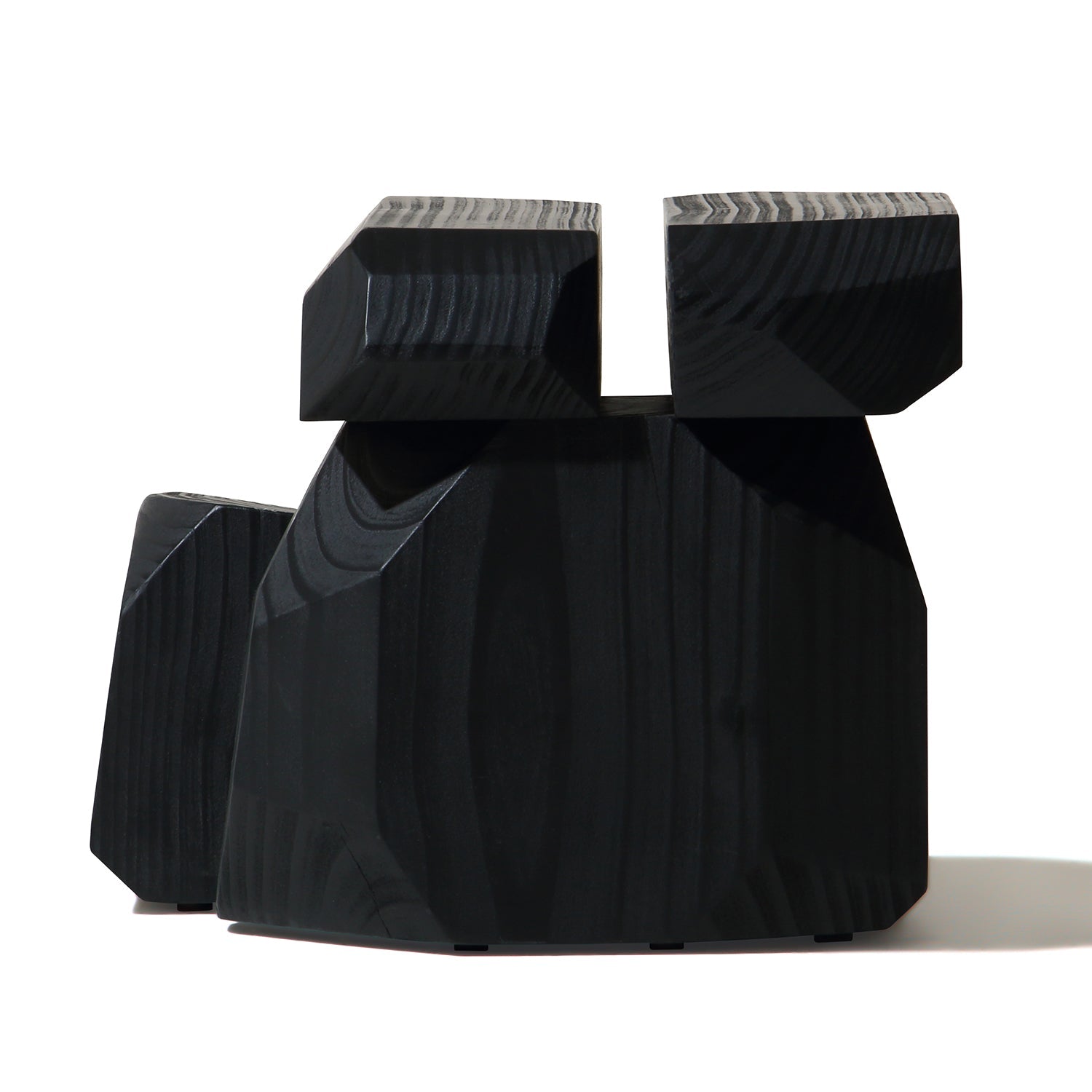 Table d'appoint carrée moderne en pin sablé avec texture chaude noire mate pour chambre ou salon