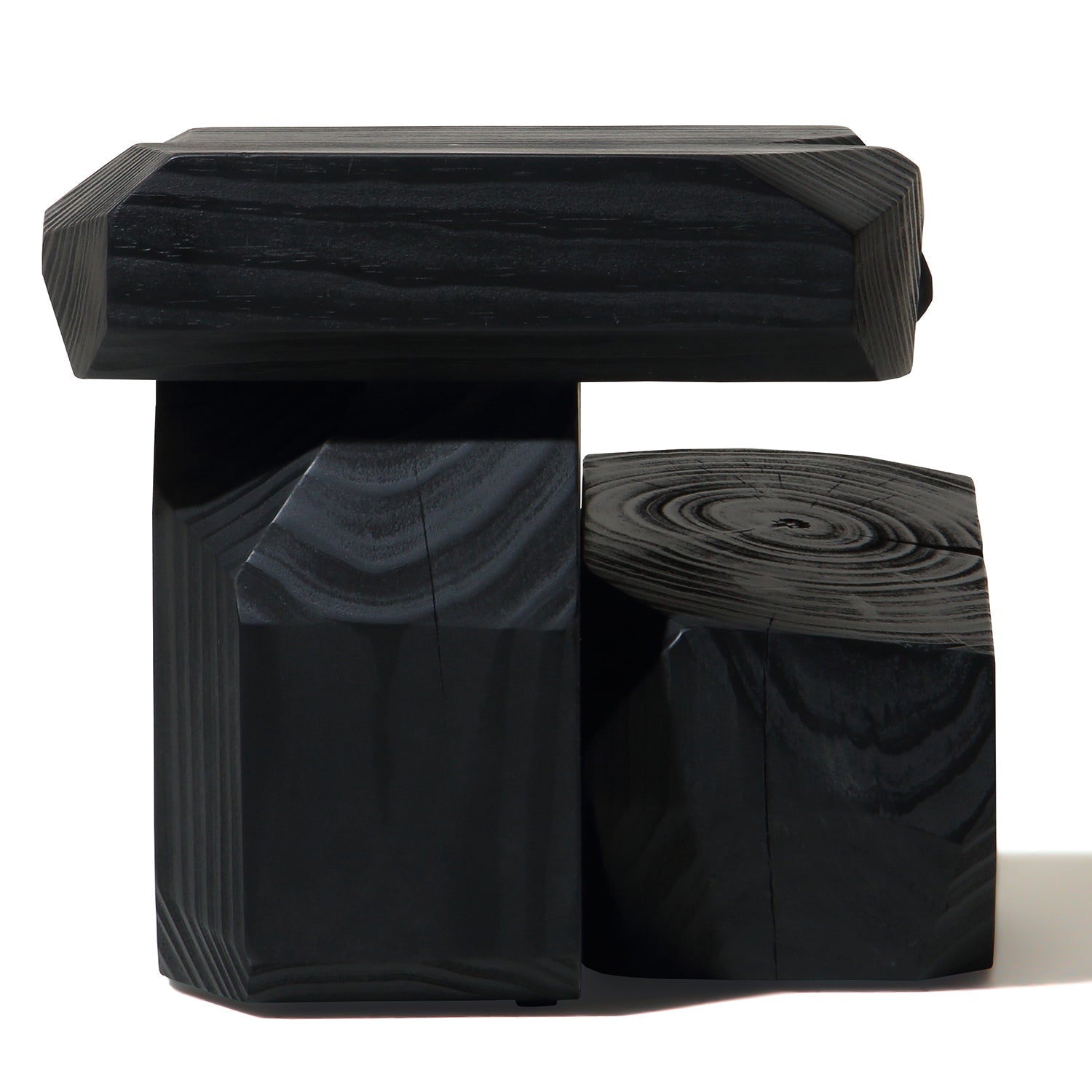 Table d'appoint carrée moderne en pin sablé avec texture chaude noire mate pour chambre ou salon