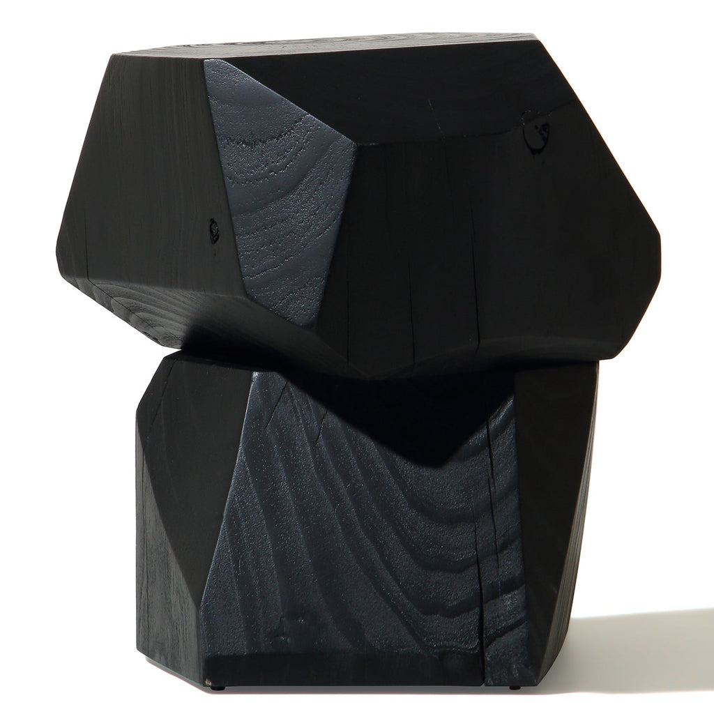 Table d'appoint ronde en pin sablé moderne avec finition en bois naturel noir mat pour chambre ou salon