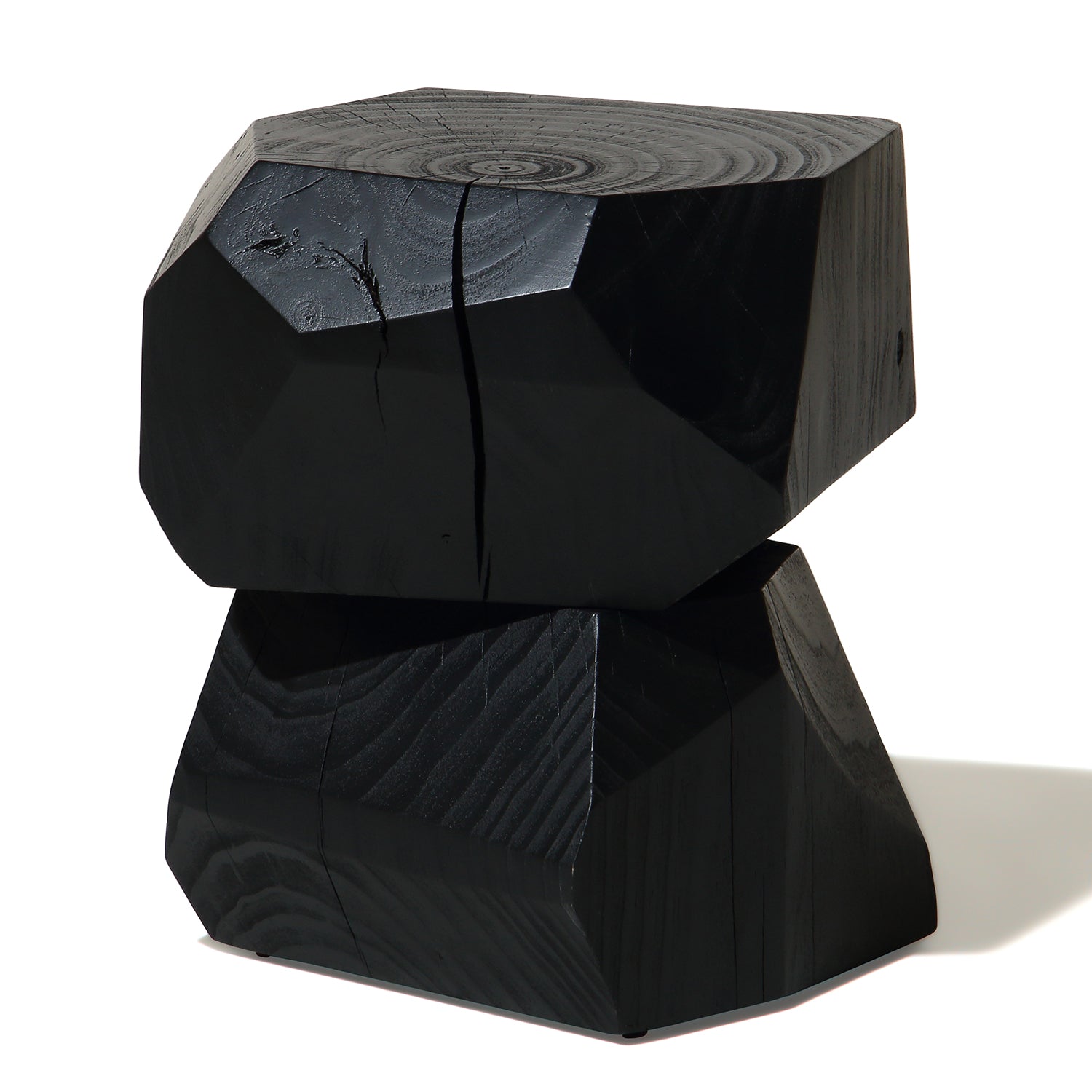 Table d'appoint ronde en pin sablé moderne avec finition en bois naturel noir mat pour chambre ou salon