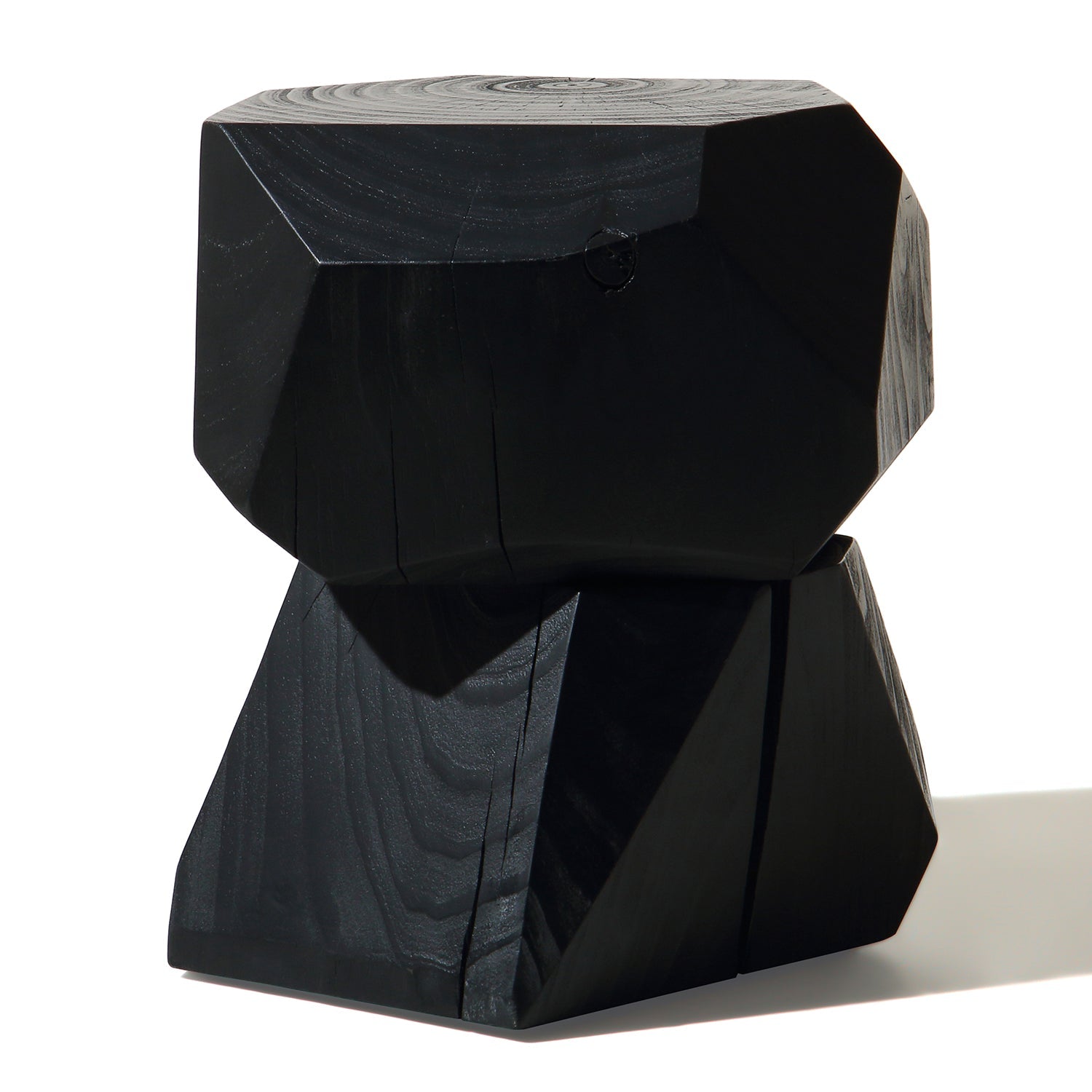 Table d'appoint ronde en pin sablé moderne avec finition en bois naturel noir mat pour chambre ou salon