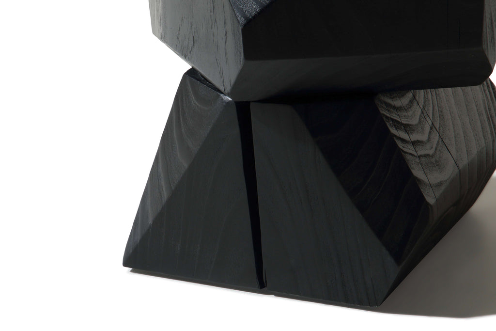 Table d'appoint ronde en pin sablé moderne avec finition en bois naturel noir mat pour chambre ou salon