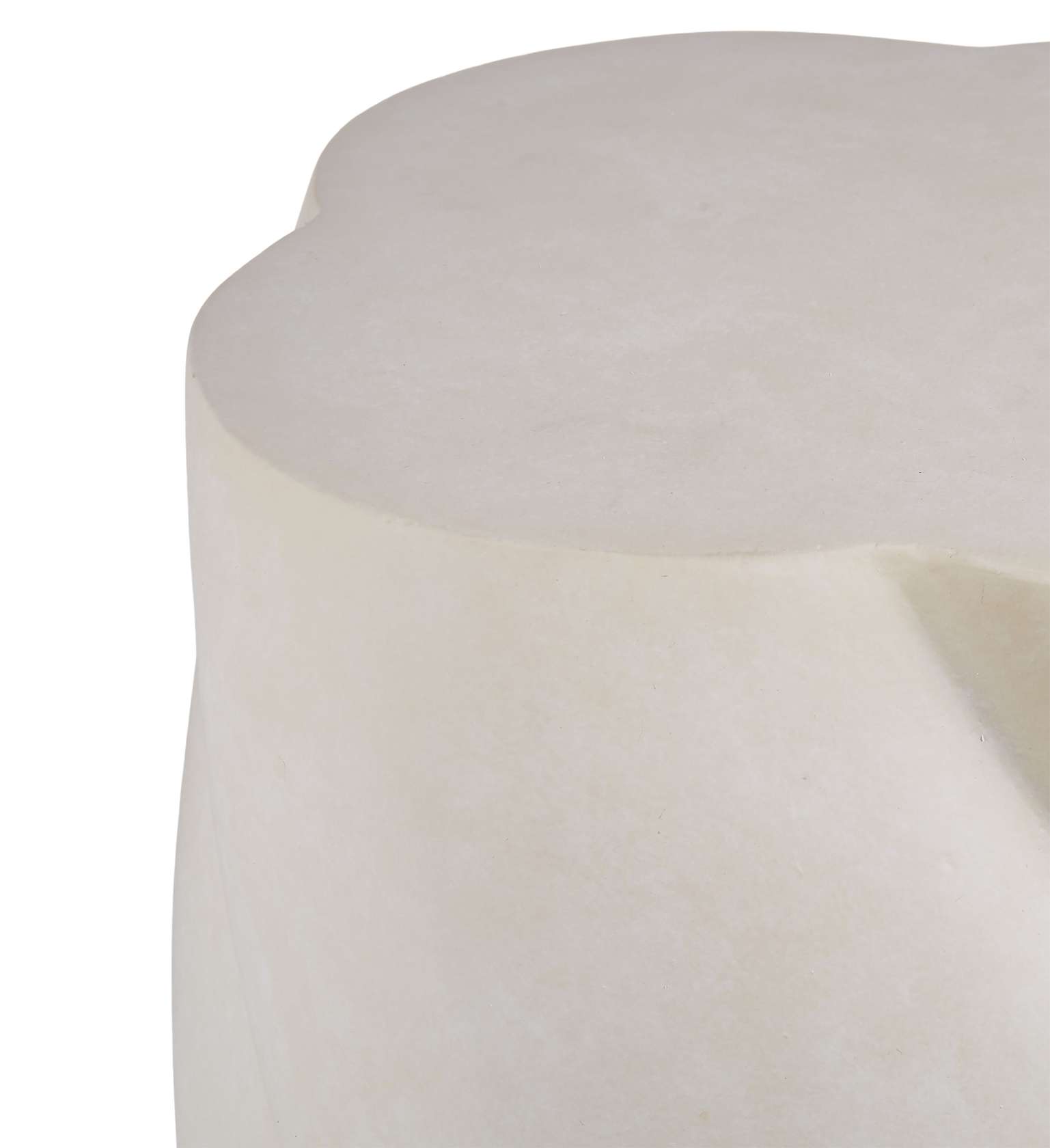 Table d'appoint en fibrociment organique avec silhouette tourbillonnante blanc délavé pour chambre ou salon