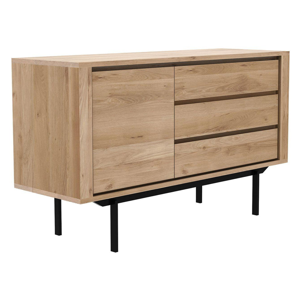 Buffet minimaliste en chêne massif 1 porte 3 tiroirs avec pieds flottants en métal noir pour salon ou salle à manger