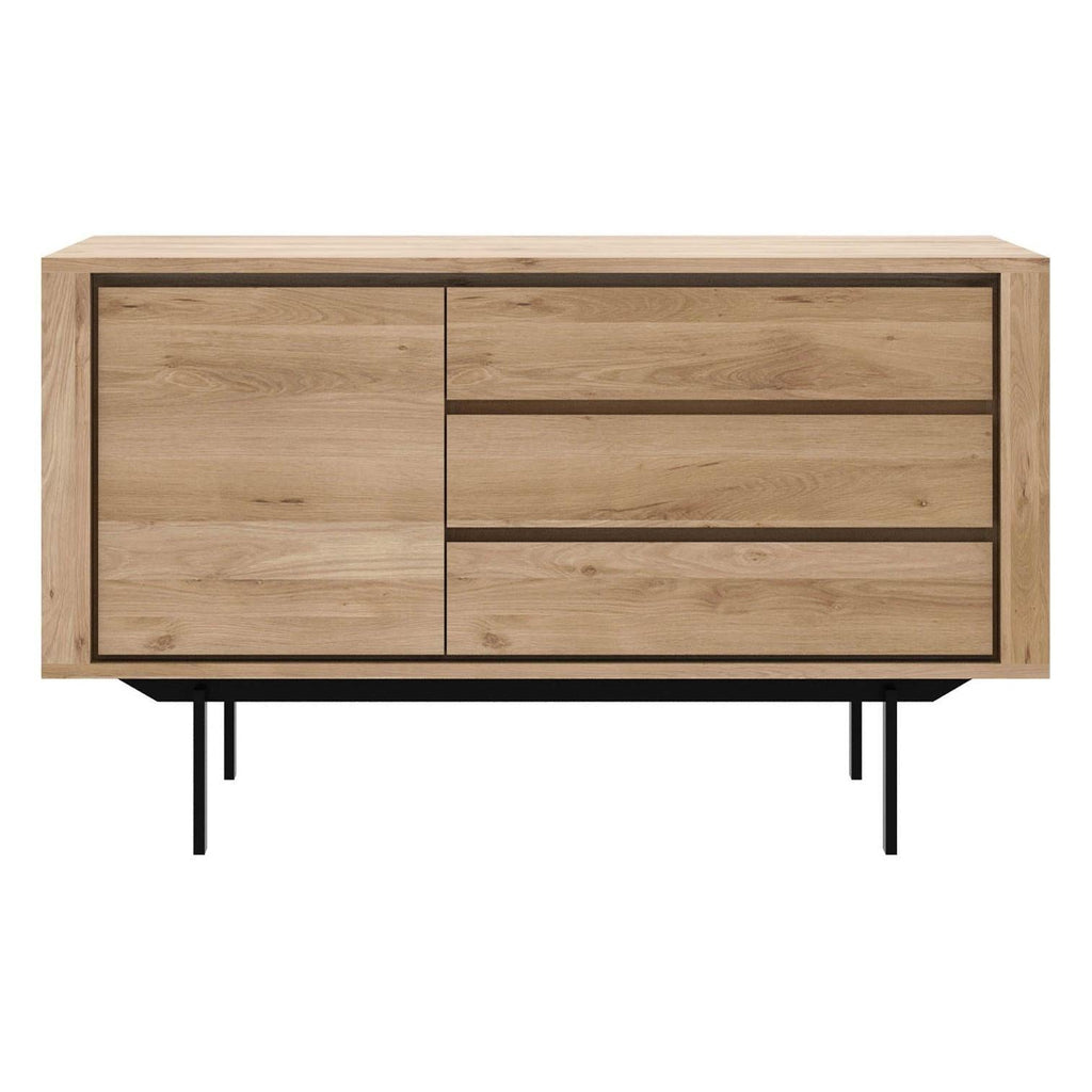Buffet minimaliste en chêne massif 1 porte 3 tiroirs avec pieds flottants en métal noir pour salon ou salle à manger